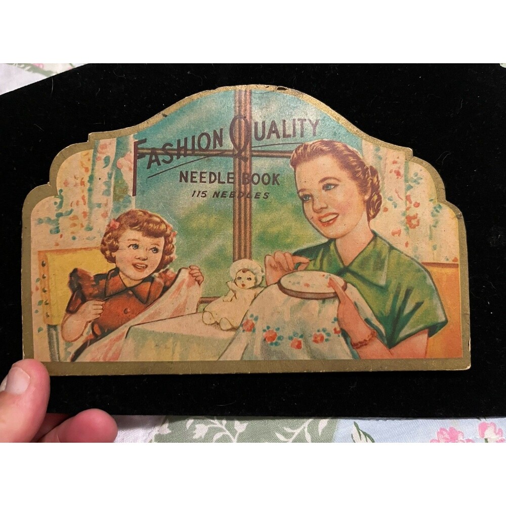 1950's FASHION QUALITY NEEDLE BOOK CASE Nice Graphics Japan